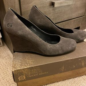 Crown by Born "london" wedge pump